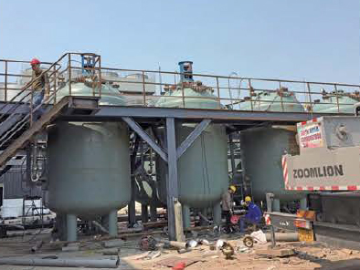 反應(yīng)釜安裝現(xiàn)場(chǎng)